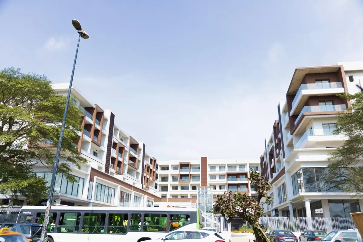 Complexe commercial avec planchers post-tendus BEPCO